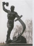  Мүсін “Семсерден соқа соғайық!”